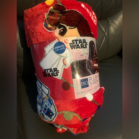 Star Trek Plush Throw - Picture 3 of 6